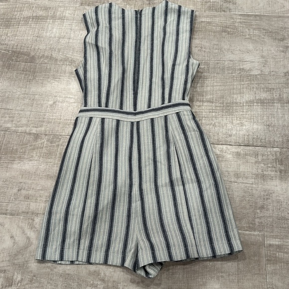 BCBGMAXAZRIA Striped Sleeveless Romper - Picture 4 of 5